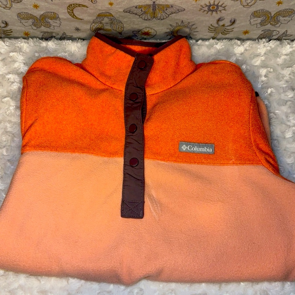 Peach colored Columbia  pull over sweater